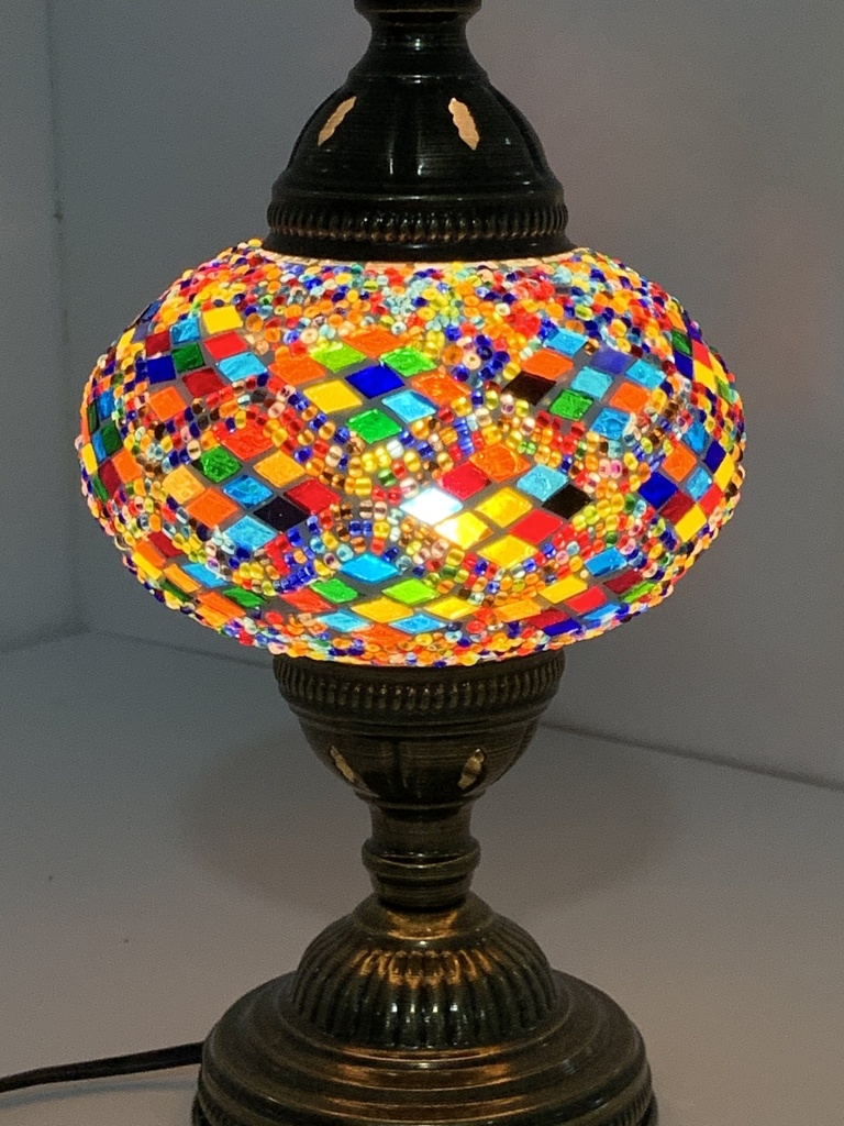 Mosaiklampe 'Kilim' farblich sortiert