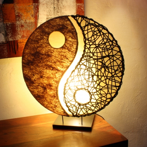 [13136] Tischlampe / Tischleuchte Yin & Yang, in Bali handgemacht aus Naturmaterial, Sisal, Rattan - 50x45x18 cm