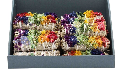 [P0008904] Weißer Salbei Smudge Sticks mit getrockneten Blüten in den Chakrafarben